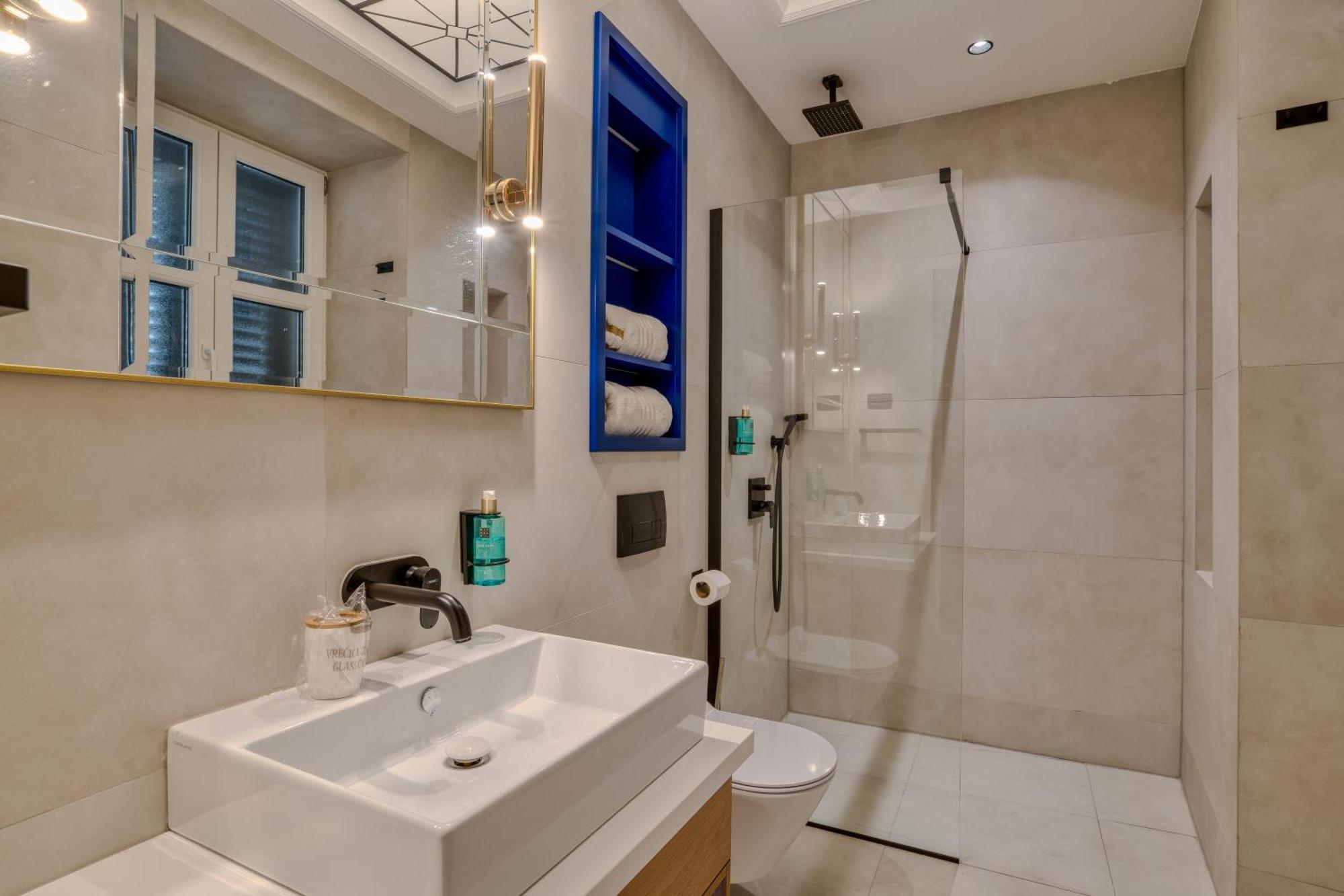 Hive Luxury Suites By Mn Property Κότορ Εξωτερικό φωτογραφία